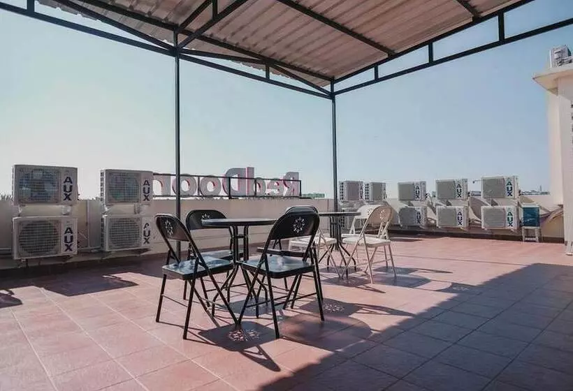 Hotelli Reddoorz Plus Near Soekarno Hatta Airport Taman Mahkota