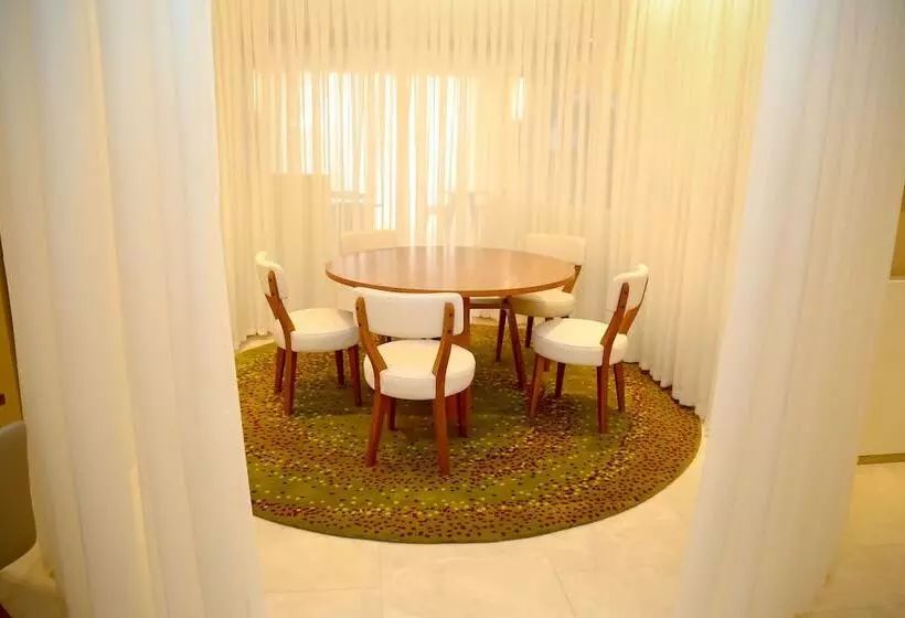 Park Mall Hotel & Conference Center