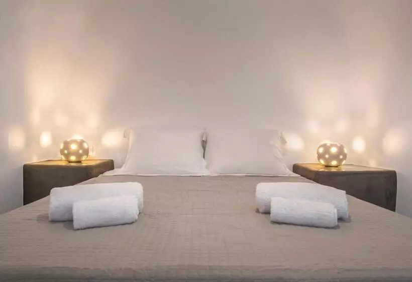 Majatalo Aqua Serenity Luxury Suites Santorini