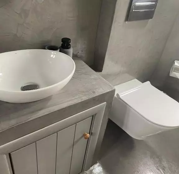 Majatalo Aqua Serenity Luxury Suites Santorini