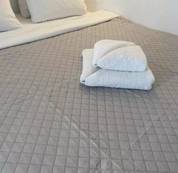 Majatalo Aqua Serenity Luxury Suites Santorini