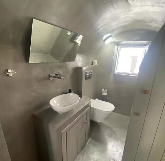 Majatalo Aqua Serenity Luxury Suites Santorini