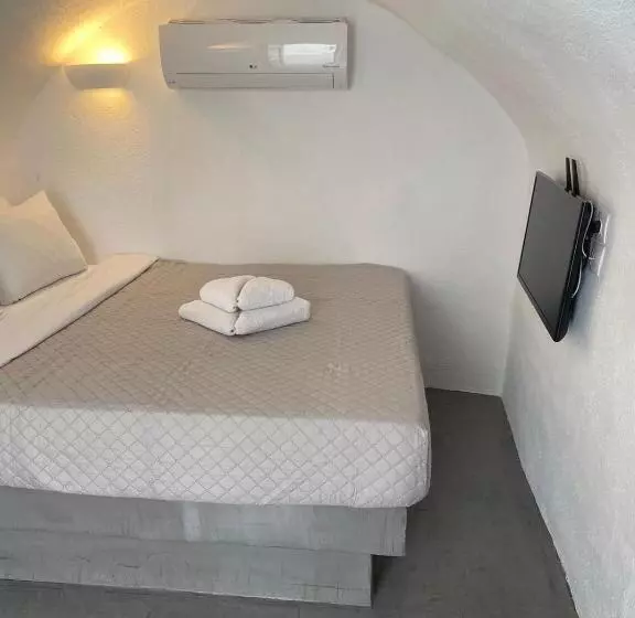 Majatalo Aqua Serenity Luxury Suites Santorini