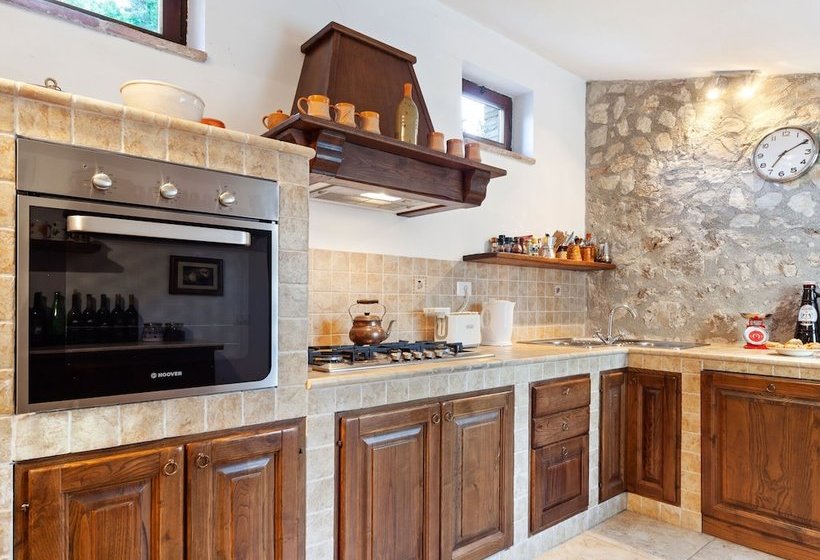 Rustic Cottage In Avigliano Umbro With Sauna & Pool