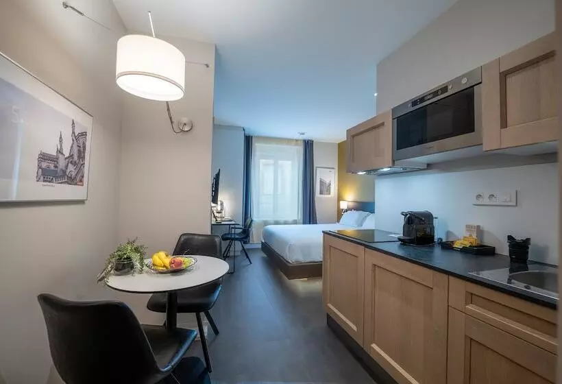 Hotelli Five Resort Cholet Centre