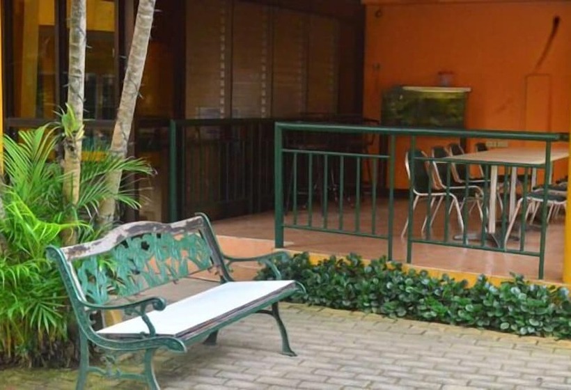 Hotel Marvin's Seaside Inn