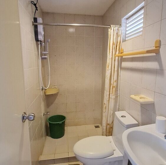 Hotel Marvin's Seaside Inn