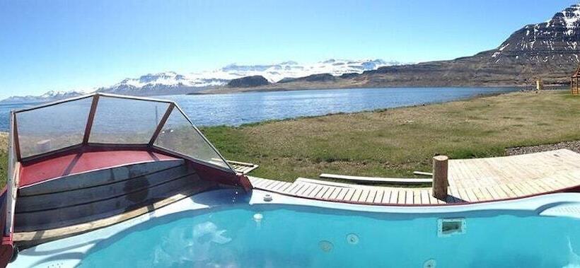 هتل Mjóeyri Travel Holiday Homes