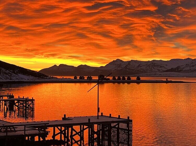 هتل Mjóeyri Travel Holiday Homes