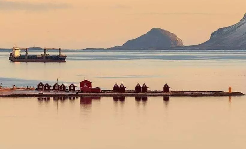هتل Mjóeyri Travel Holiday Homes