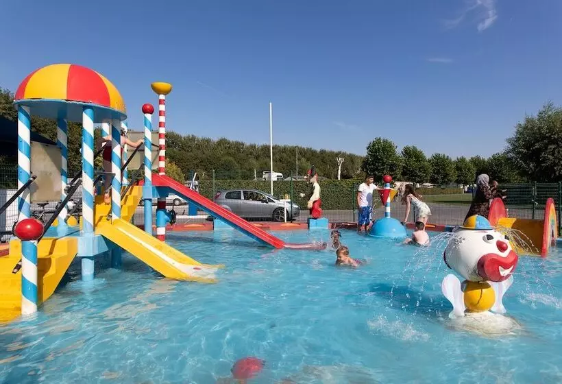 Lomakeskus Holiday Park Klein Strand