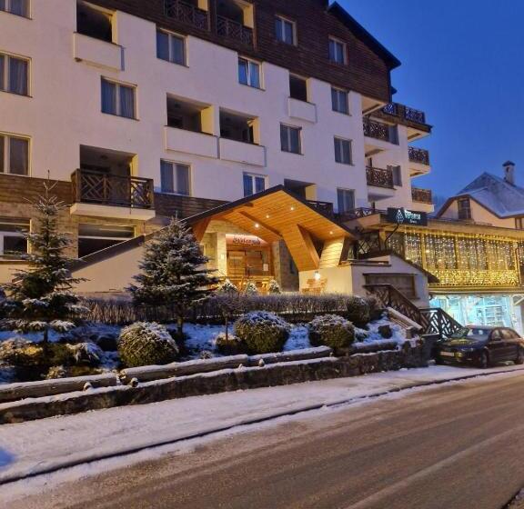 Foka Apartmani 30 M From Junior