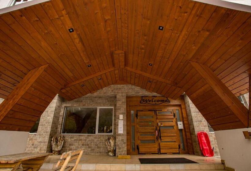 Foka Apartmani 30 M From Junior