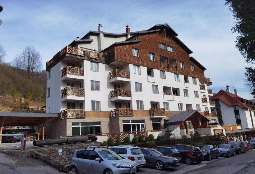 Foka Apartmani 30 M From Junior