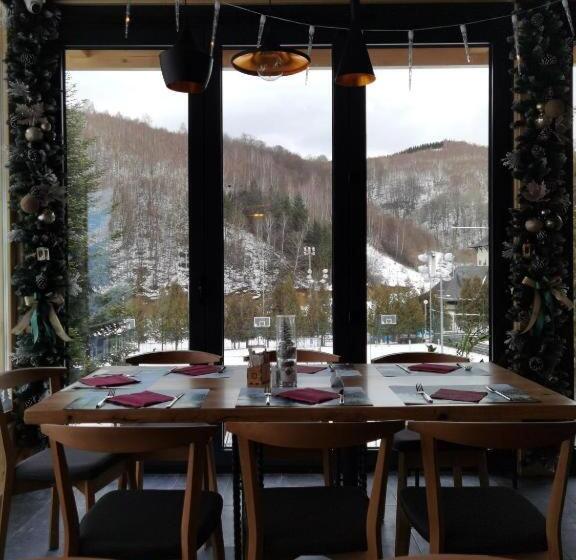 Foka Apartmani 30 M From Junior