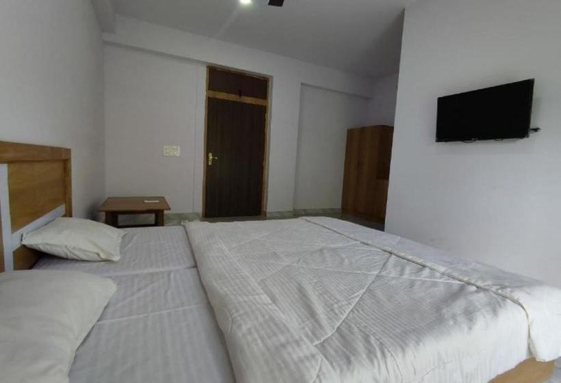 فندق Oyo 80803 Aym Yoga Resort