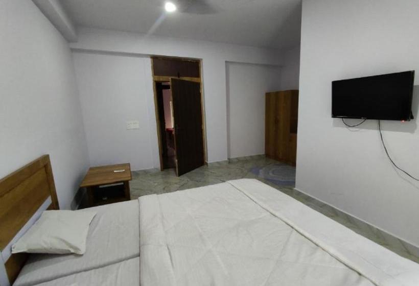 فندق Oyo 80803 Aym Yoga Resort