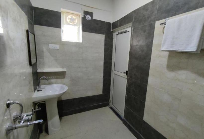 فندق Oyo 80803 Aym Yoga Resort