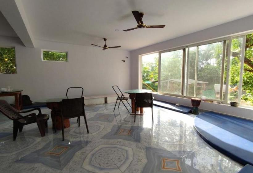 فندق Oyo 80803 Aym Yoga Resort