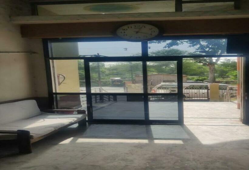 Hôtel Oyo 80840  Chandrodaya