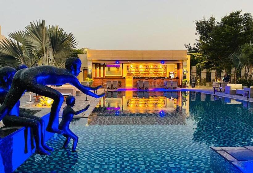 The Grand Arc Hotel & Convention Centre