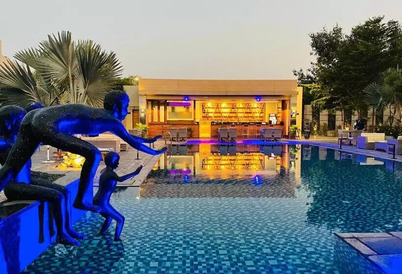 The Grand Arc Hotel & Convention Centre
