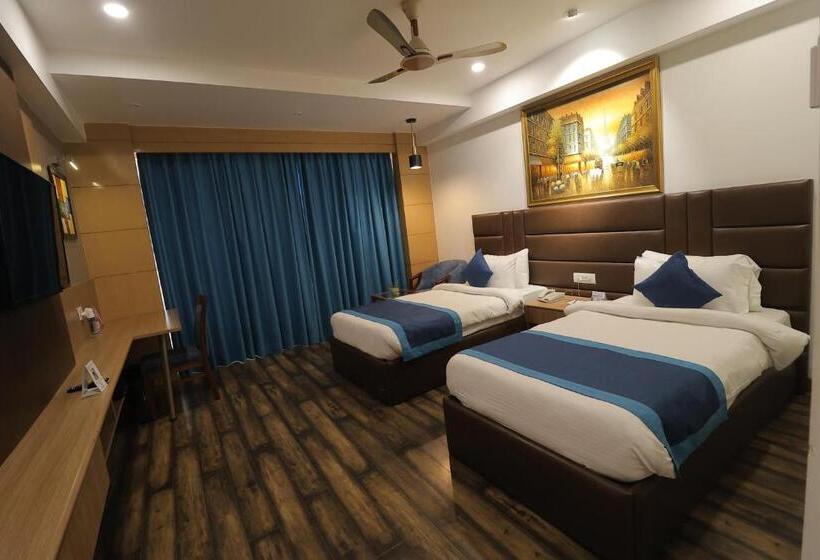 The Grand Arc Hotel & Convention Centre