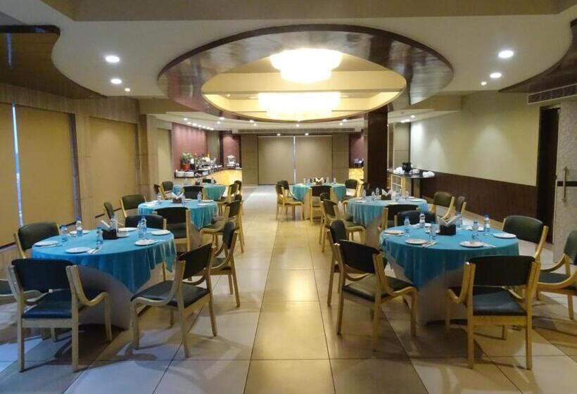 The Grand Arc Hotel & Convention Centre