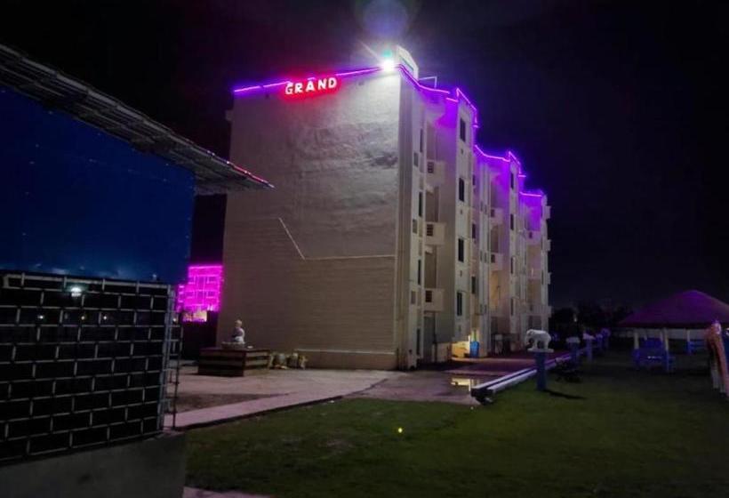 בית מלון כפרי Oyo 80652 Grand Mandarmoni