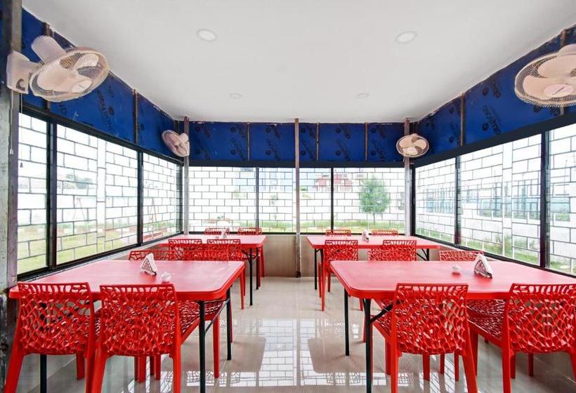 בית מלון כפרי Oyo 80652 Grand Mandarmoni