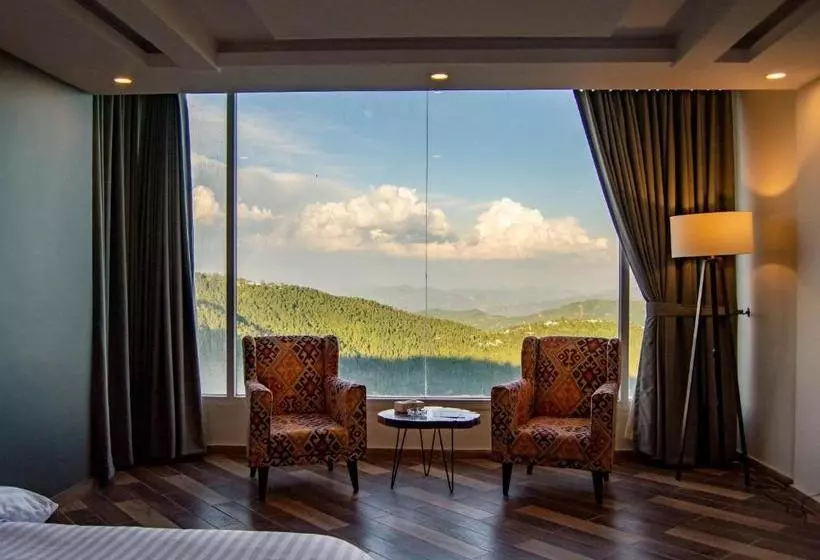هتل The Roomy Lodge, Murree