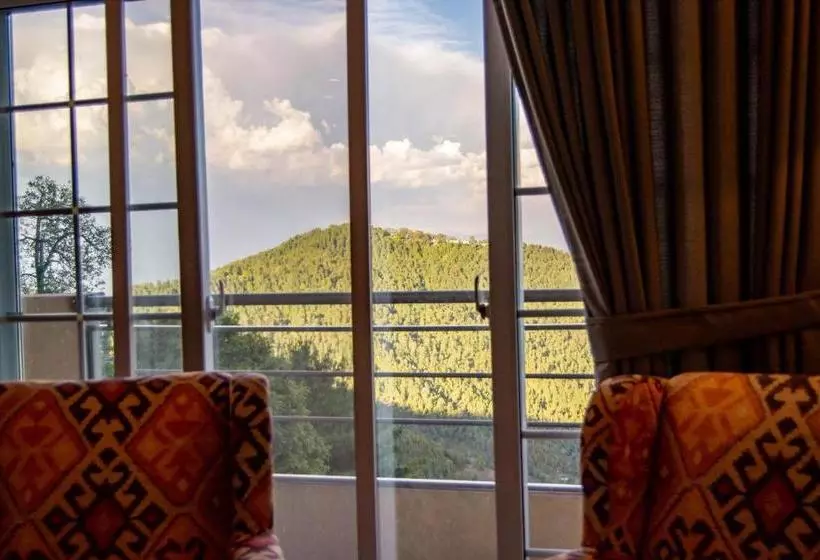 هتل The Roomy Lodge, Murree