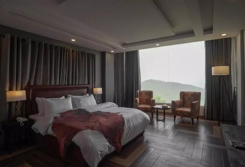 هتل The Roomy Lodge, Murree