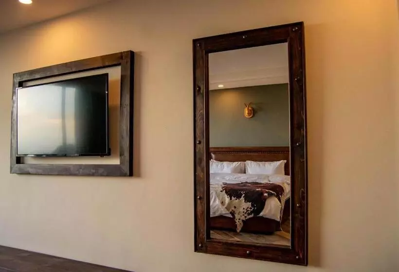 هتل The Roomy Lodge, Murree