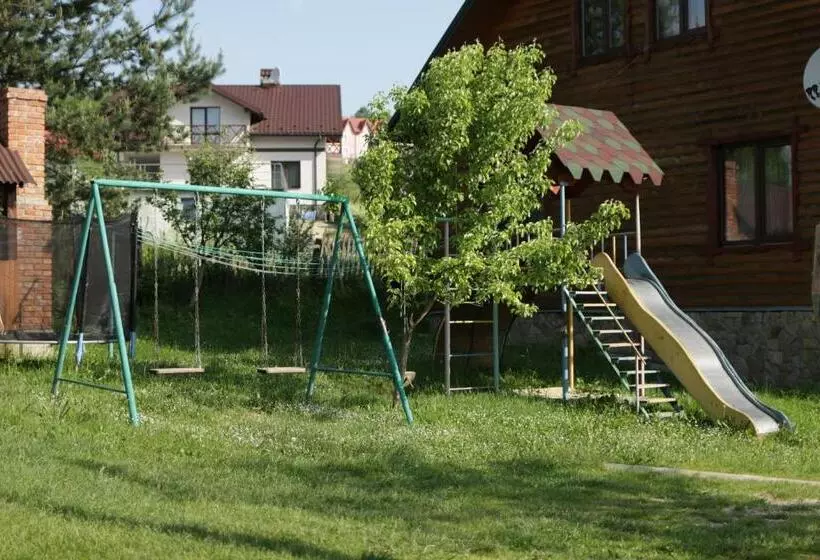 ペンション котедж з неймовірними краєвидами