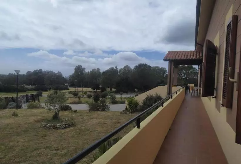 Aamiaismajoitus (B&B) Marrubiu Resort Note Di Stelle