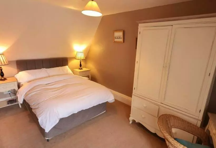 تختخواب و صبحانه The White Horse Rutland Empingham
