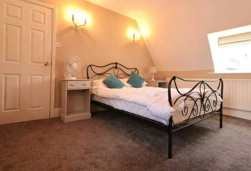 تختخواب و صبحانه The White Horse Rutland Empingham