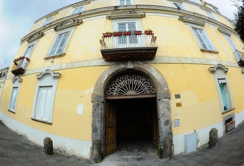 H Hostel Friendly Accommodation