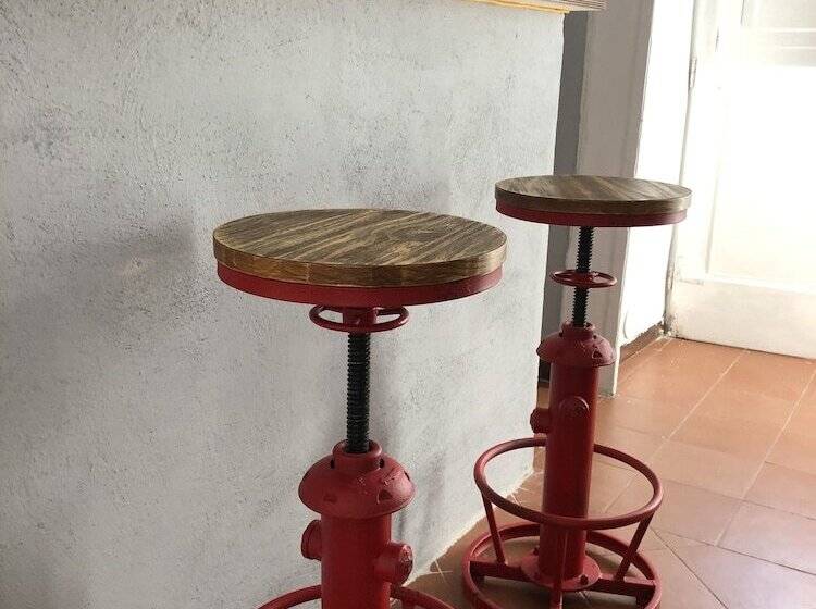 H Hostel Friendly Accommodation