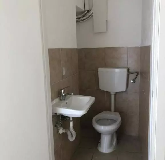 H Hostel Friendly Accommodation