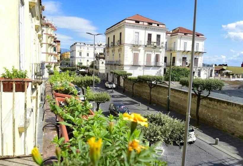 H Hostel Friendly Accommodation