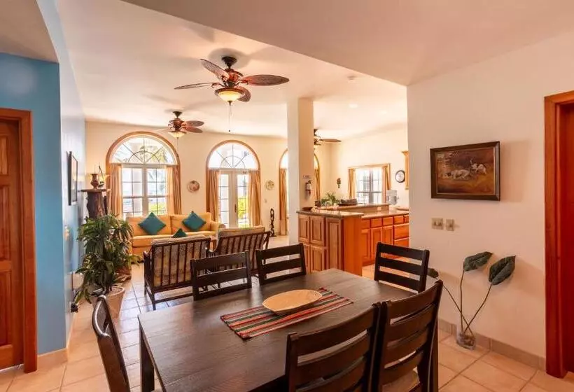 Hotelli Tara Del Sol Resort