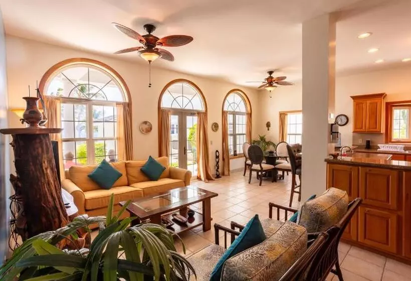 Hotelli Tara Del Sol Resort