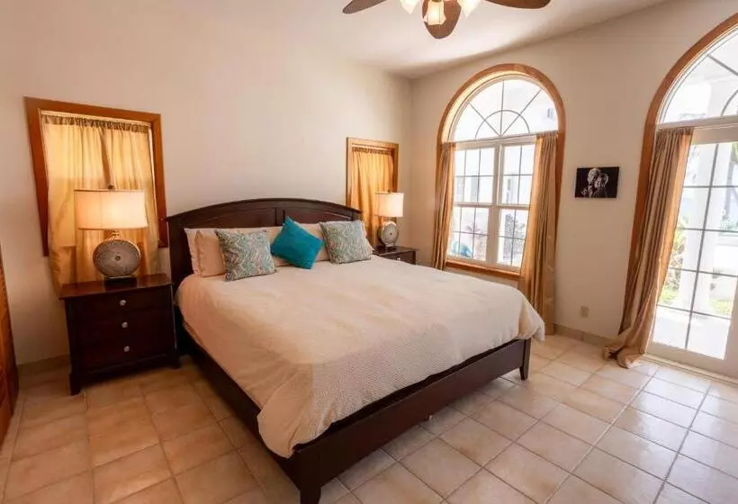 Hotelli Tara Del Sol Resort