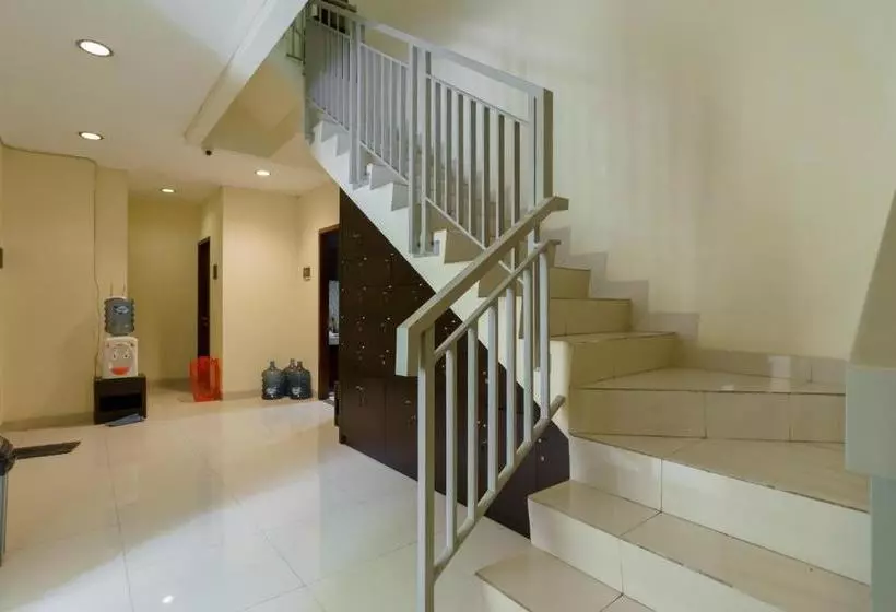 ホテル Dago Suites Syariah Cikarang Mitra Reddoorz