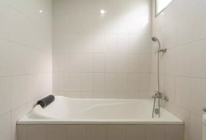 ホテル Dago Suites Syariah Cikarang Mitra Reddoorz