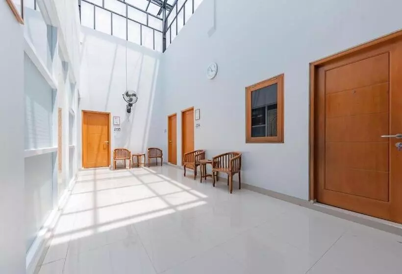 Hotelli Reddoorz Syariah Near Dprd Kabupaten Subang