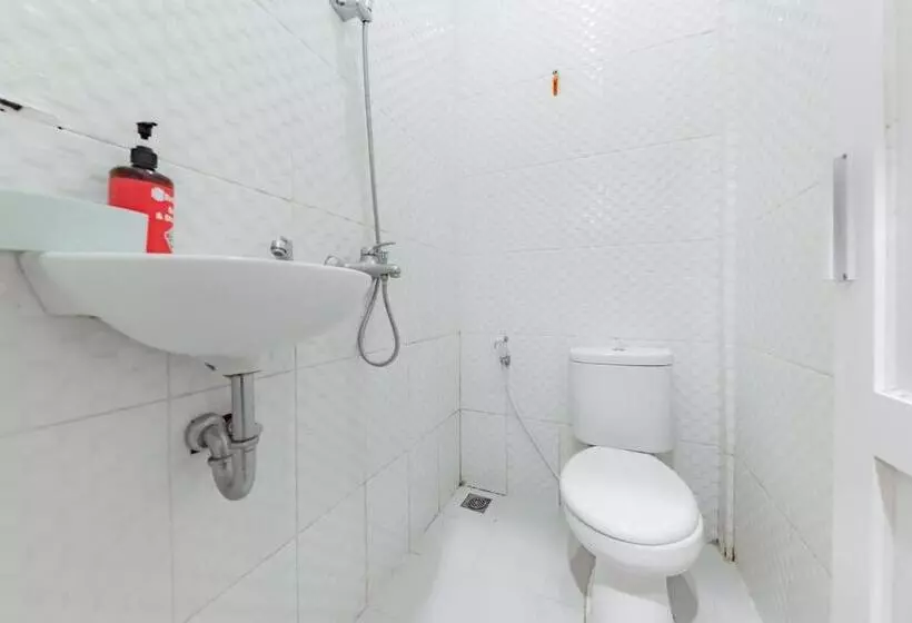 Hotelli Reddoorz Syariah Near Dprd Kabupaten Subang