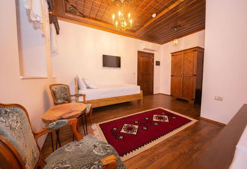 هتل Berati Castle